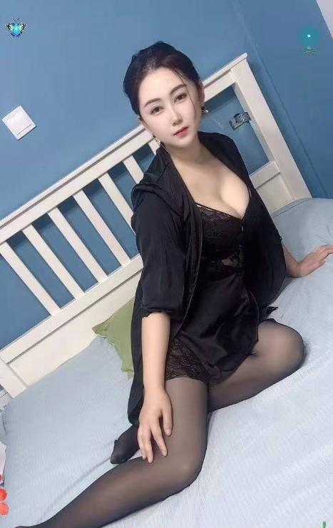 长腿巨乳雯雯少妇