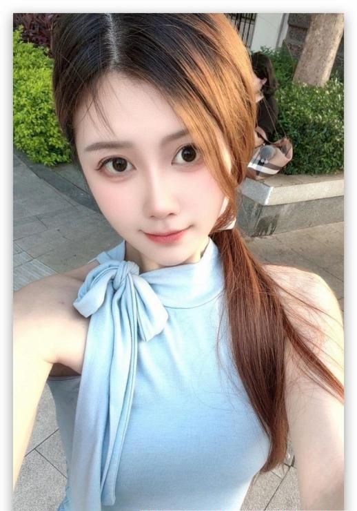 白云肤白貌美沁伊