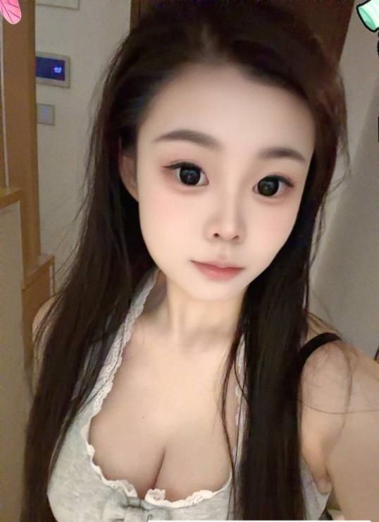 白嫩美眉竹竹