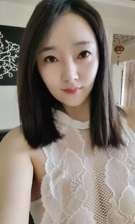清纯服务闷骚女