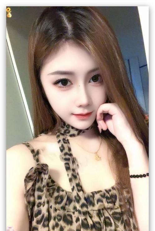 白云肤白貌美沁伊