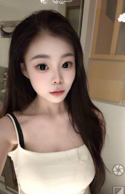 白嫩美眉竹竹