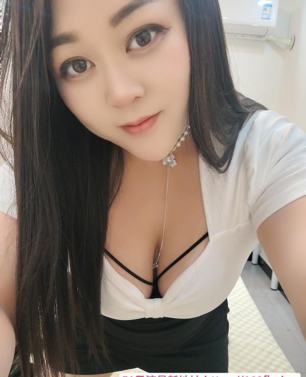 滨江性感肉臀熟女