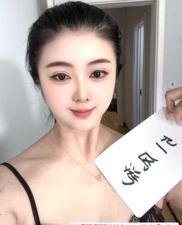 哈西慕晴兼职平面模特