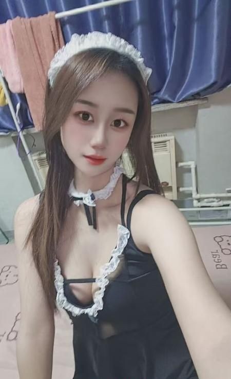 萝莉型小骚货