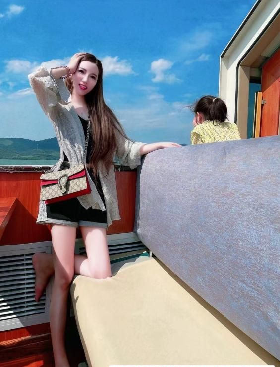 越秀长腿美女淇淇