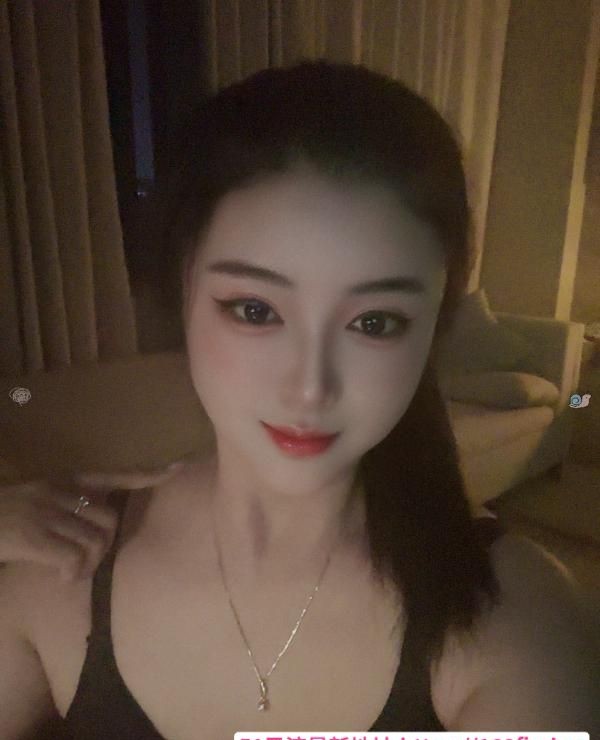 哈西慕晴兼职平面模特