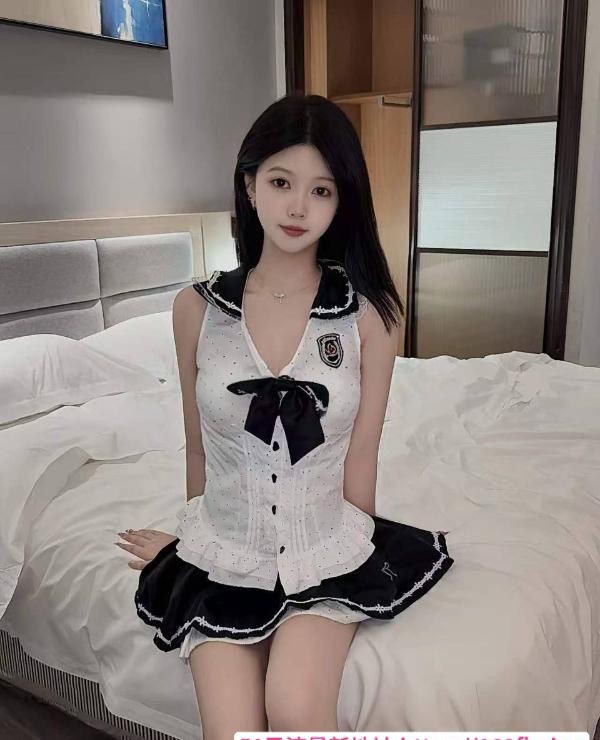 长腿服务热情颜值嫩妹