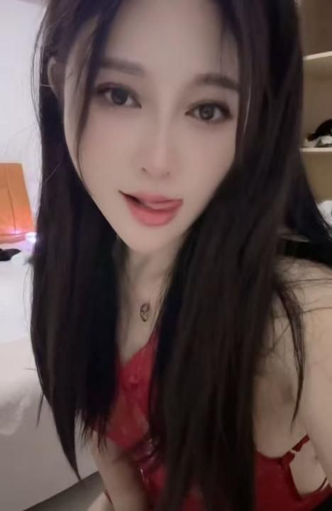 很耐操的大奶肥臀少妇