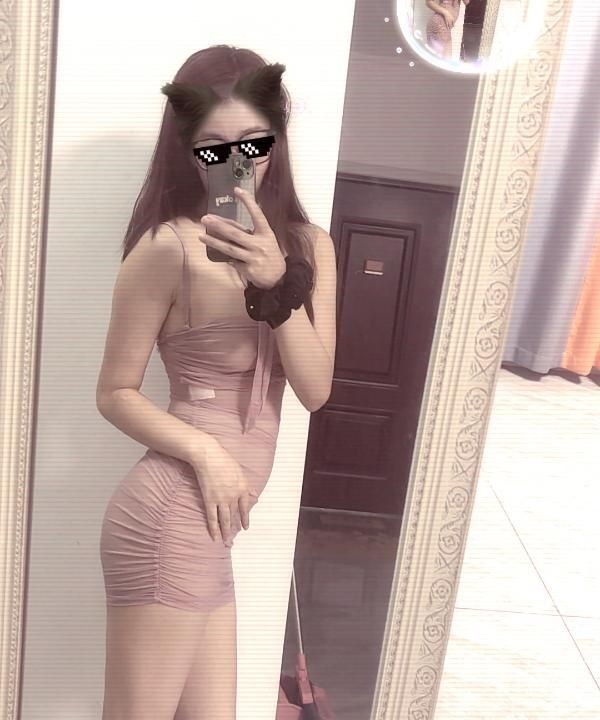 翘臀性感长腿骚女