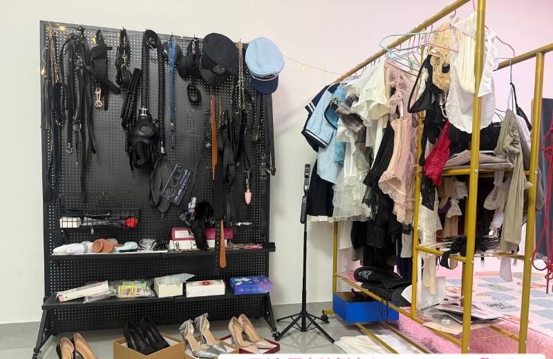 百变制服女王乐乐