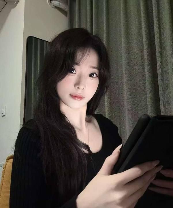 茜茜爱笑的女孩