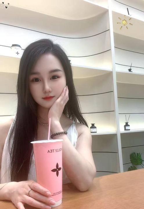 甜美热情颜值靓妹