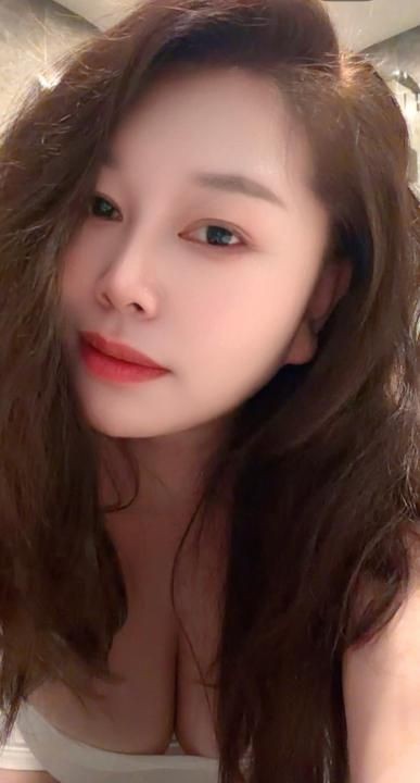 SM巨乳蜜桃臀少妇