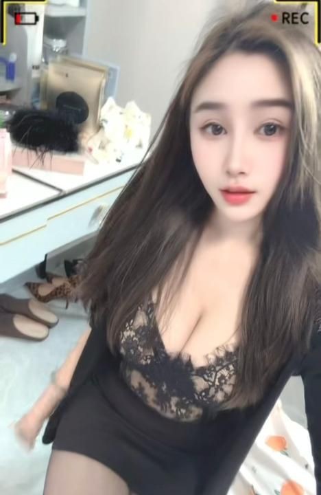 返食美乳御姐