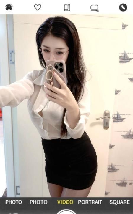 体验风骚美乳御姐