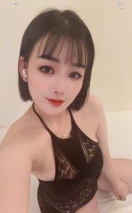 服务系蜜桃臀梨子