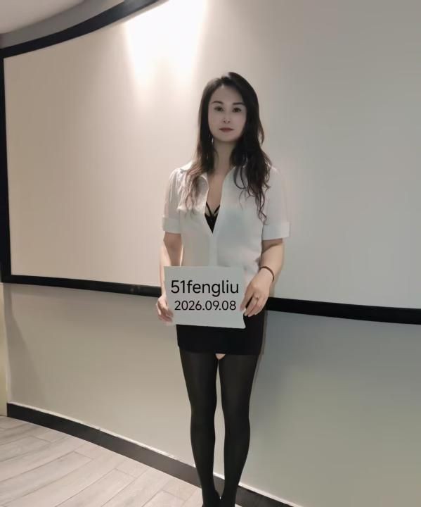 开福制服装风骚少妇