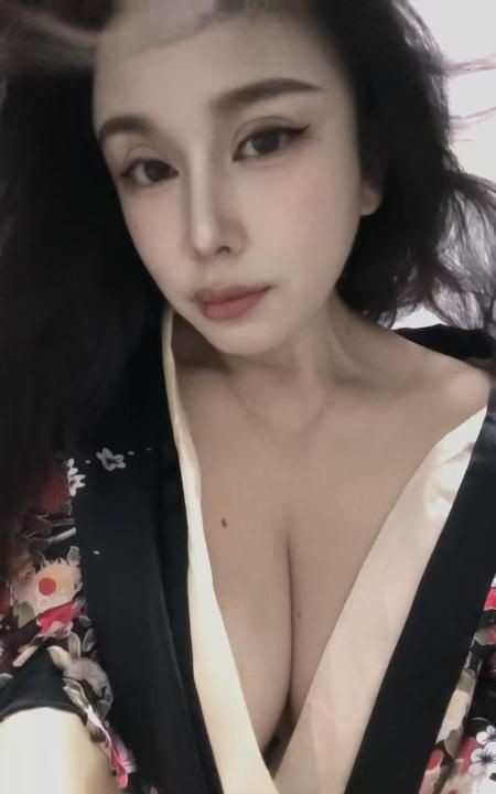 E罩杯巨乳奶莉莉