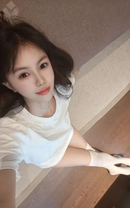 身材苗条小姐姐