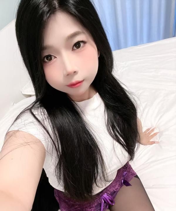 大胸黑丝小姐姐