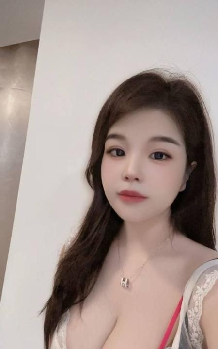 海珠性感大胸颜值妹子