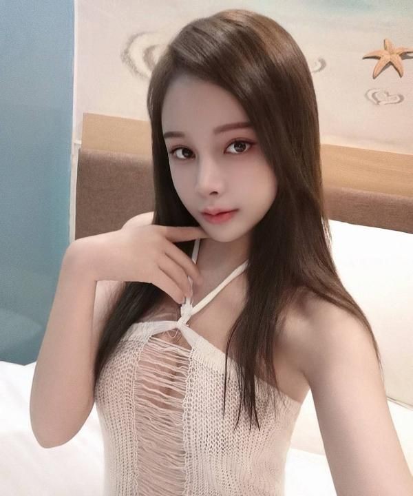 白皙爆乳御姐金善恩