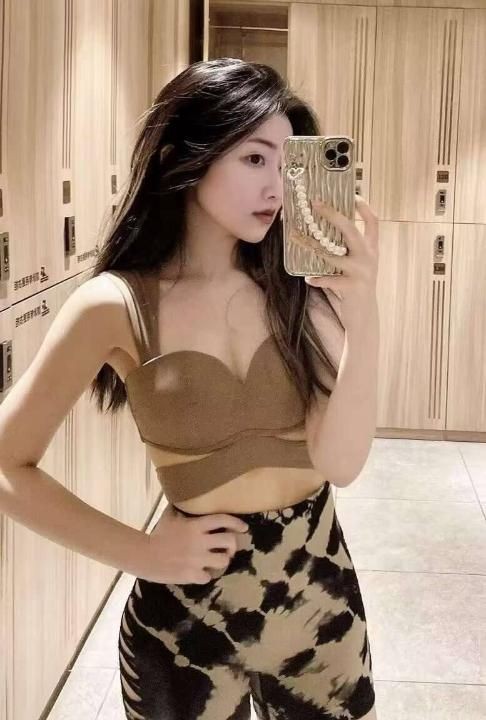 身材高挑大奶颜值嫩妹