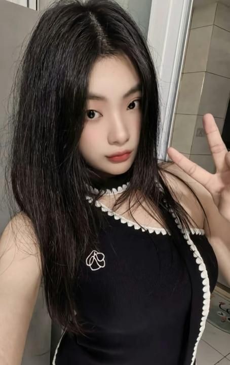 高颜值中项口爆美女