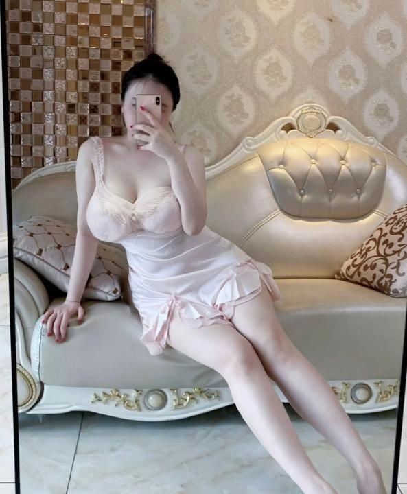 大胸三通奶牛