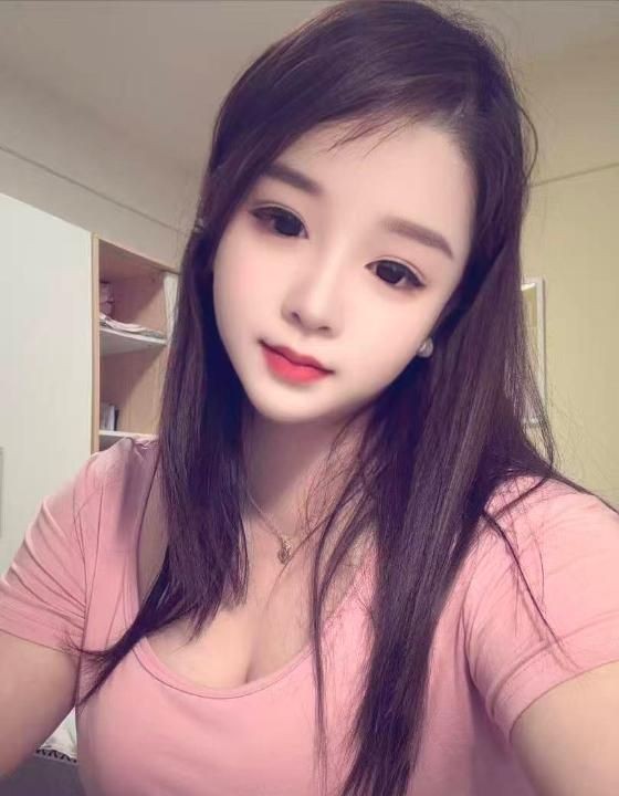 天河性感大胸妹子