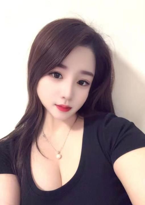 天河性感大胸妹子