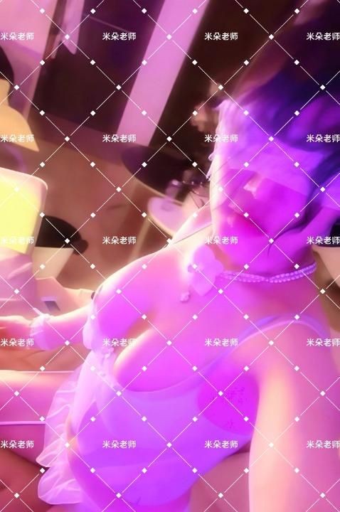 大胸蜜桃臀米朵老师