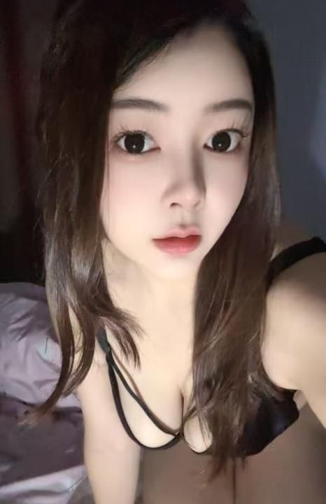 粉嫩美乳小骚妇