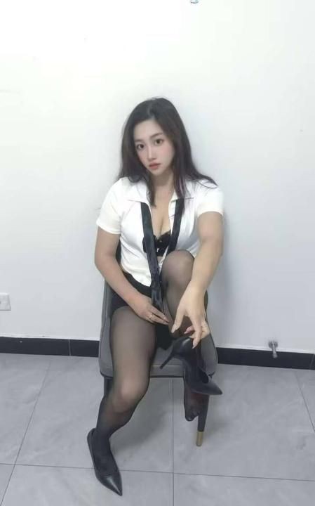 大胸黑丝服务夏瑶