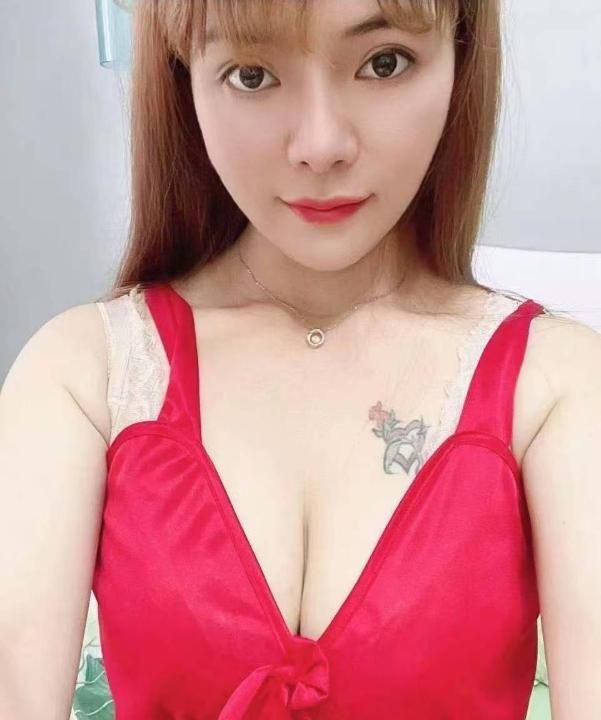 龙华妩媚美人