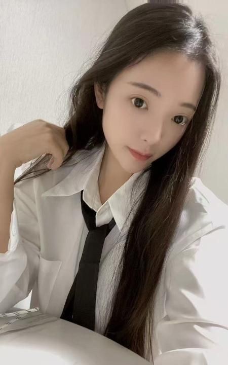 中项口爆极品美女
