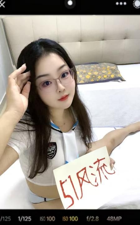 成都广东眼镜妹