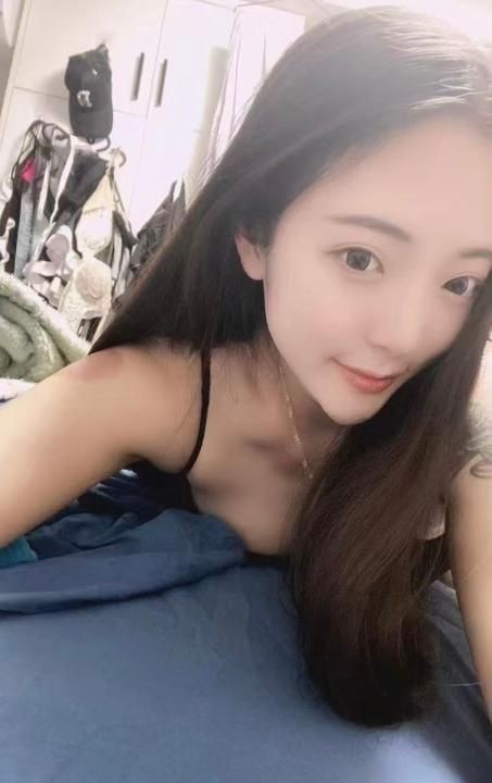 中项口爆极品美女