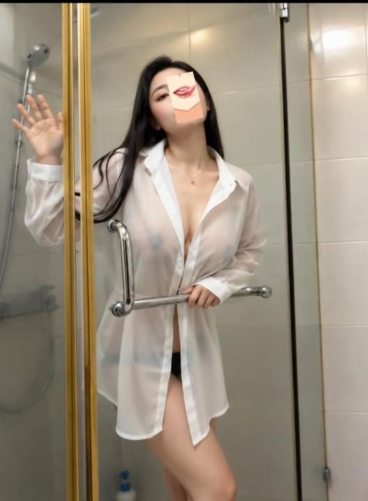前凸后翘浪骚妹