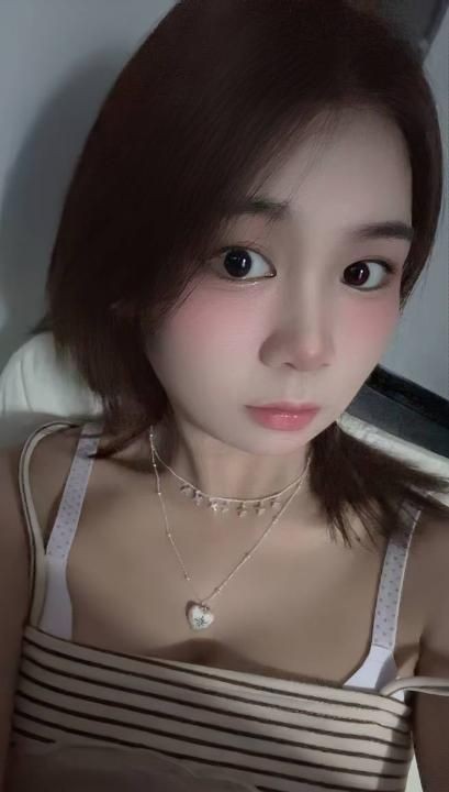 性感粉嫩多汁小骚货