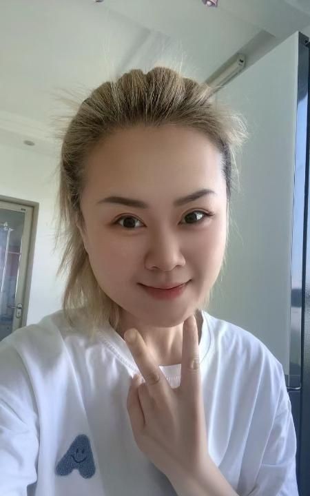 风韵情趣小姐姐