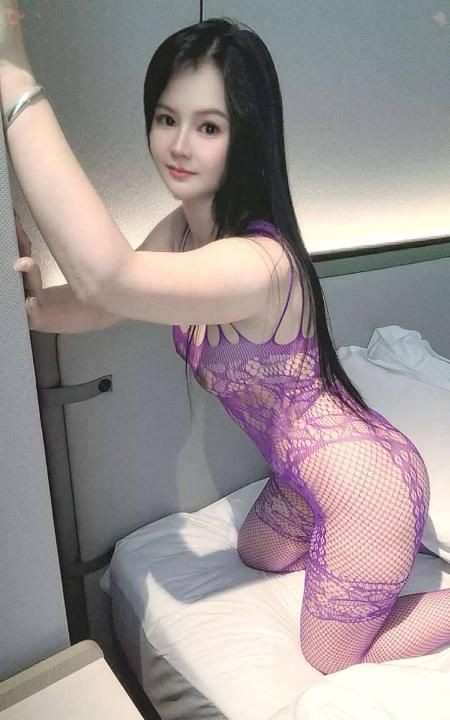 长宁粉嫩E奶风骚诱人