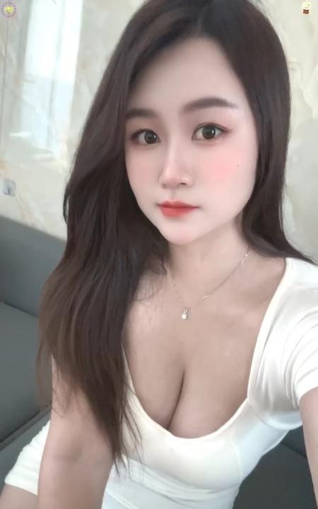 一线天大波萱萱