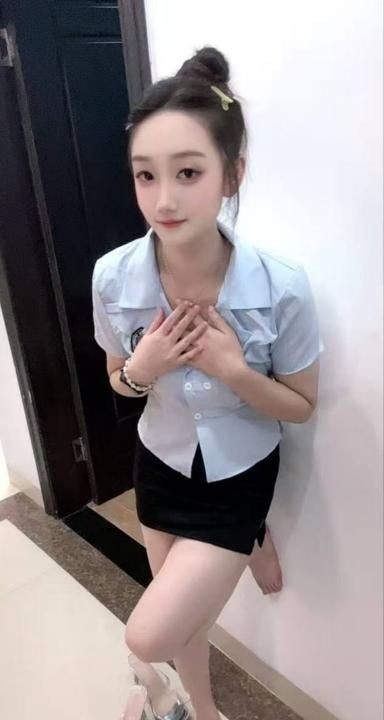 身材比例好颜值小怡
