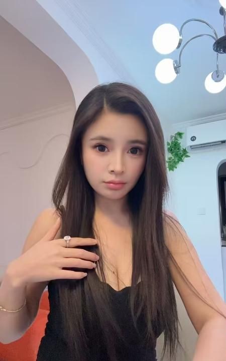 高颜值大波妹子