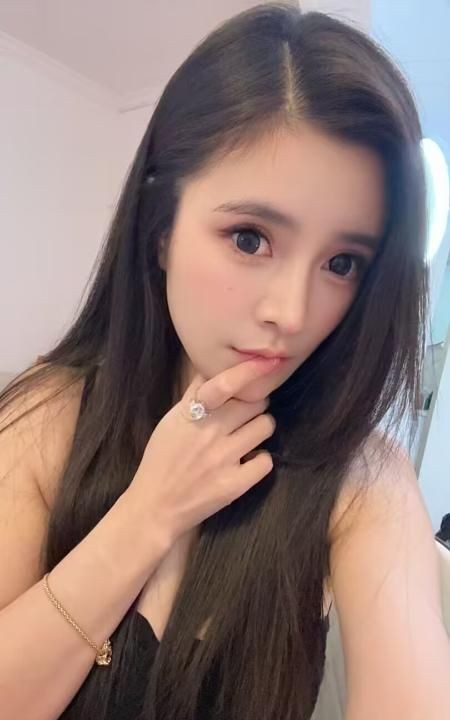 高颜值大波妹子