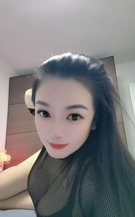 美臀巨乳少妇