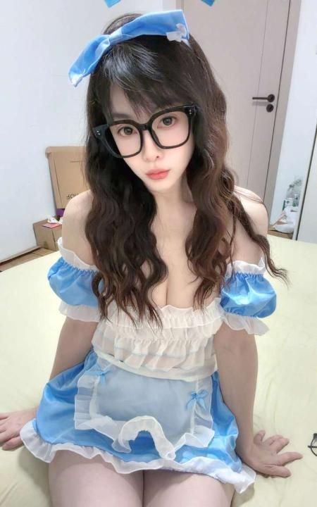 闷骚大白乳姐姐