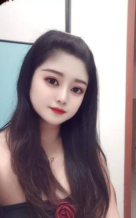 服务系丰满翘臀熟女